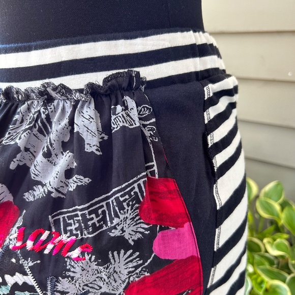 DESIGUAL SKIRT - Mixed Media art to wear - Picture 7 of 14